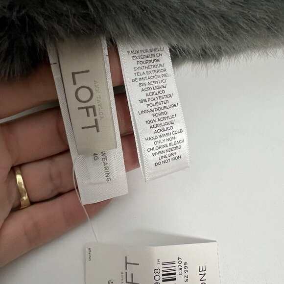 Loft Ann Taylor Women’s Grey Faux Fur Gaitor Scarf NWT - Picture 6 of 9